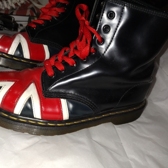 Dr. Martens Union Jack Leather Boot - Picture 5 of 8